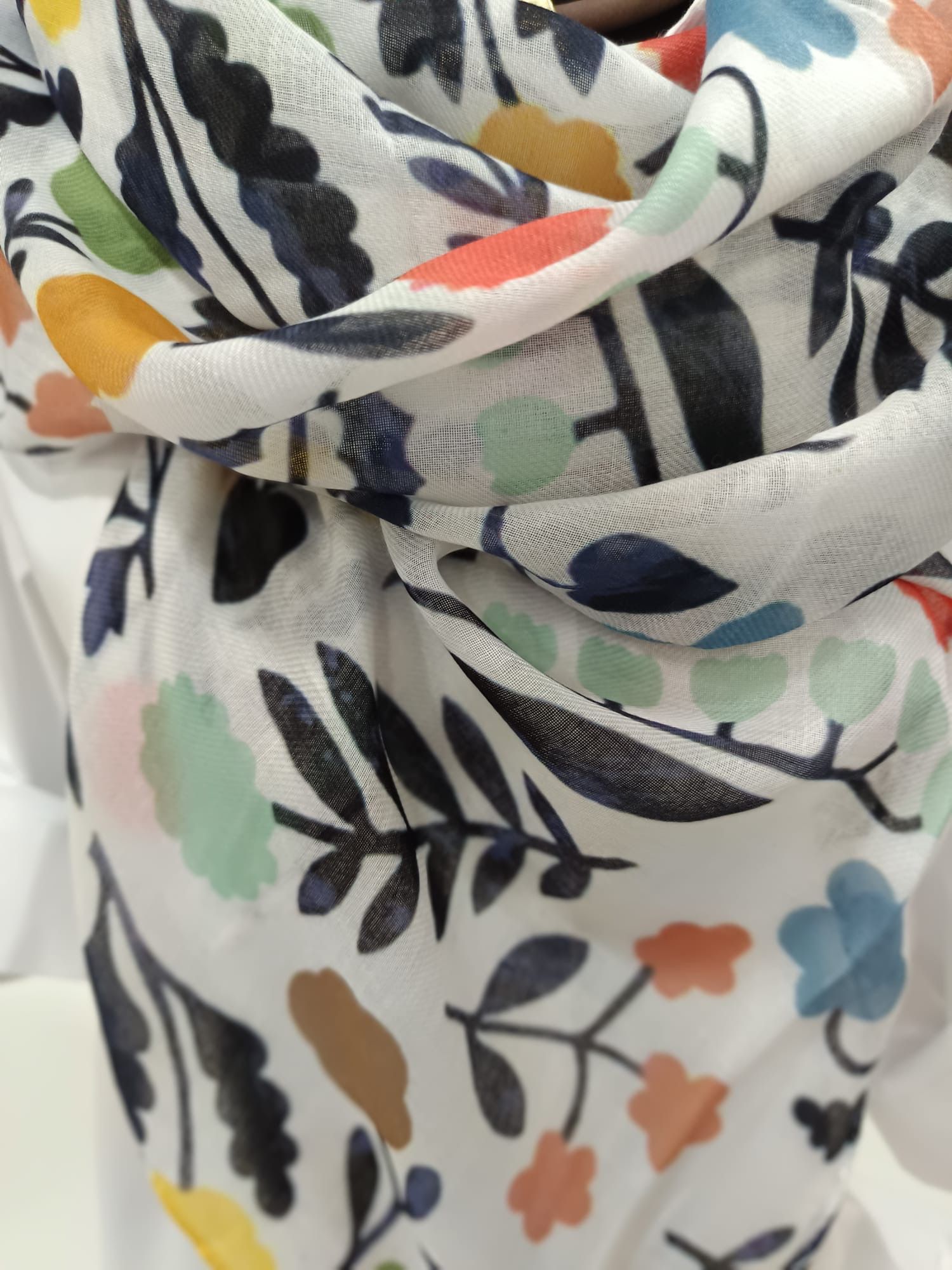 PAÑUELO FLORAL - Imagen 3