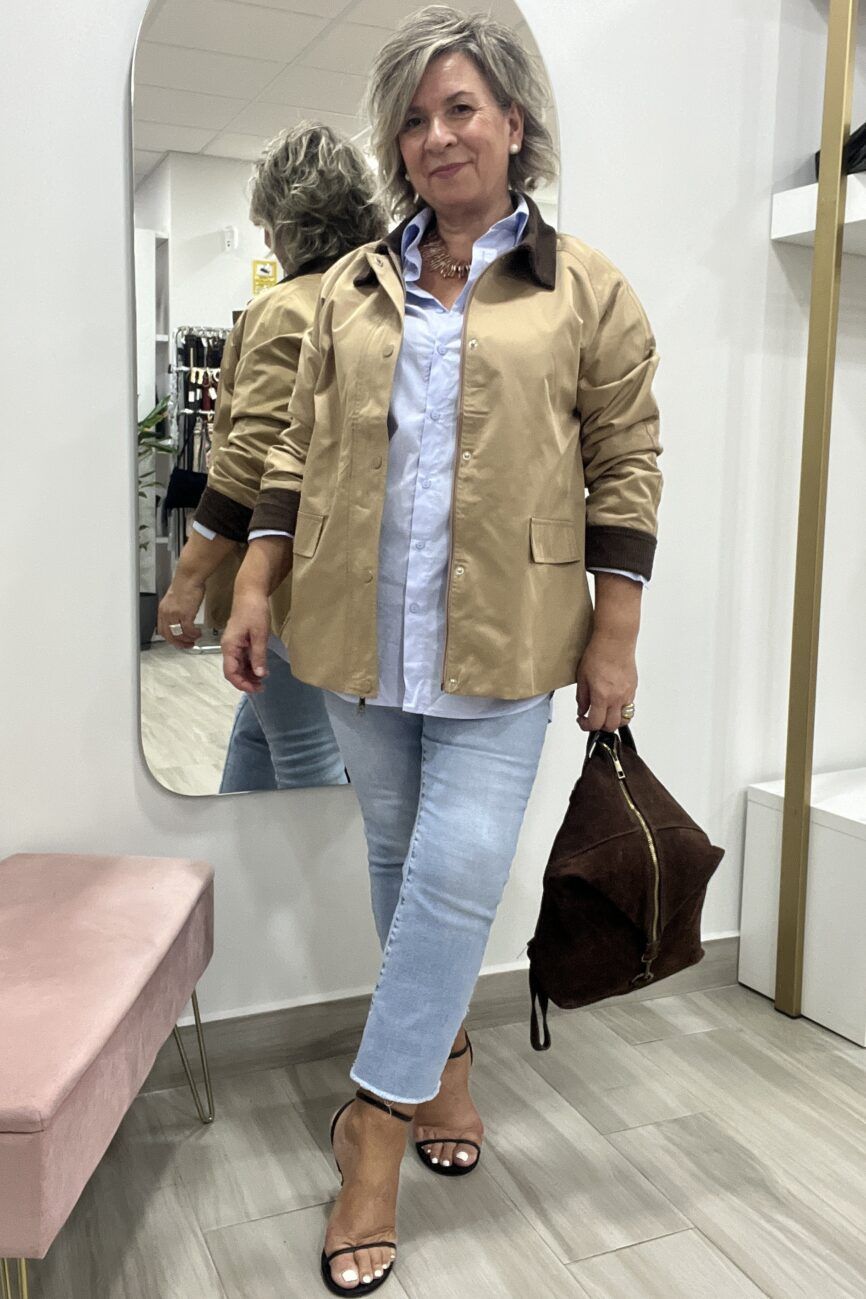 CHAQUETA CAMEL CUELLO EN CONTRASTE - XL