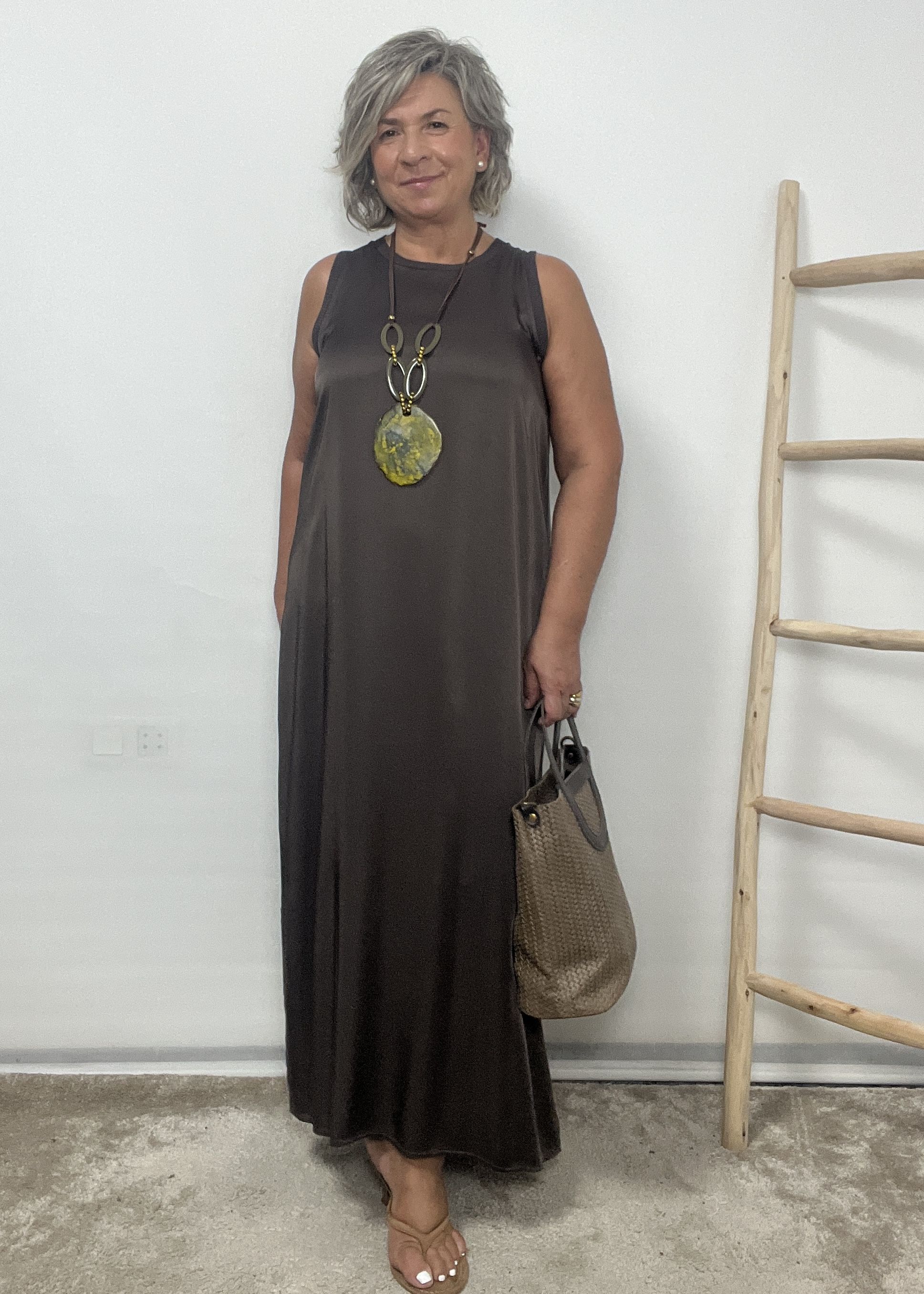 VESTIDO SATINADO CHOCOLATE