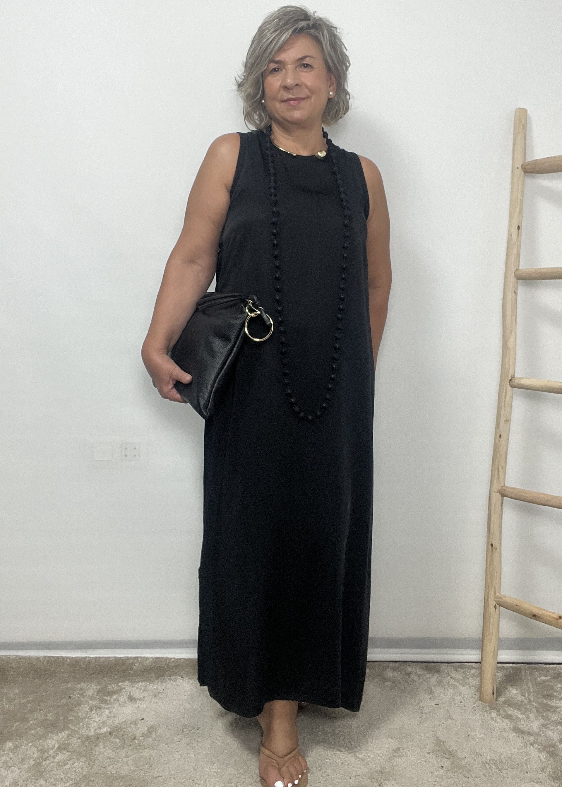 VESTIDO SATINADO NEGRO - Imagen 2